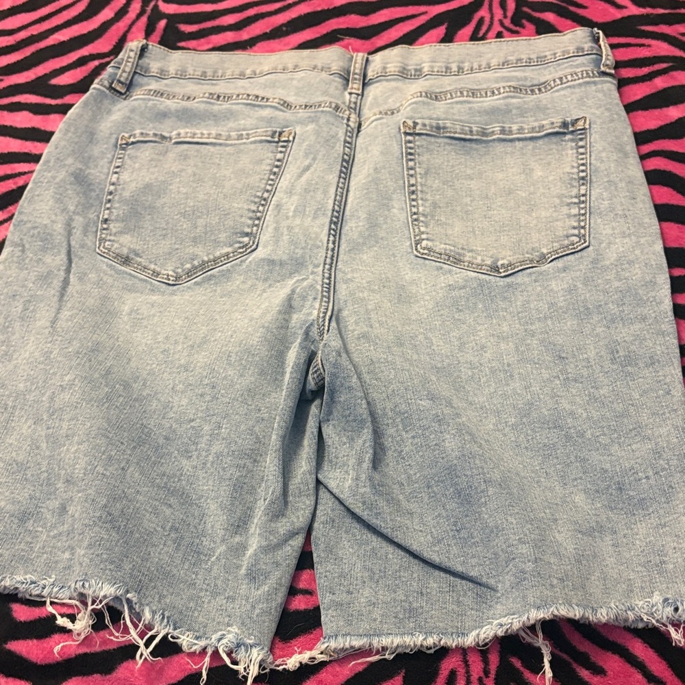 a.n.a Light Blue Frayed Hem Jean Shorts - Picture 3 of 3
